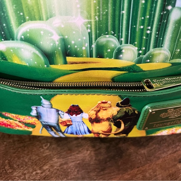 Lounge fly Wizard of Oz backpack 12 inches high 10 inches wide new with tags - Picture 4 of 10
